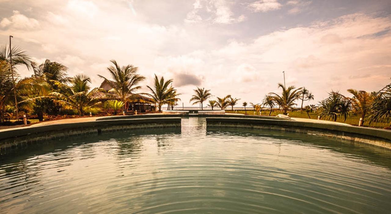 Turtle Beach Hotel Ujunggenteng Phòng bức ảnh